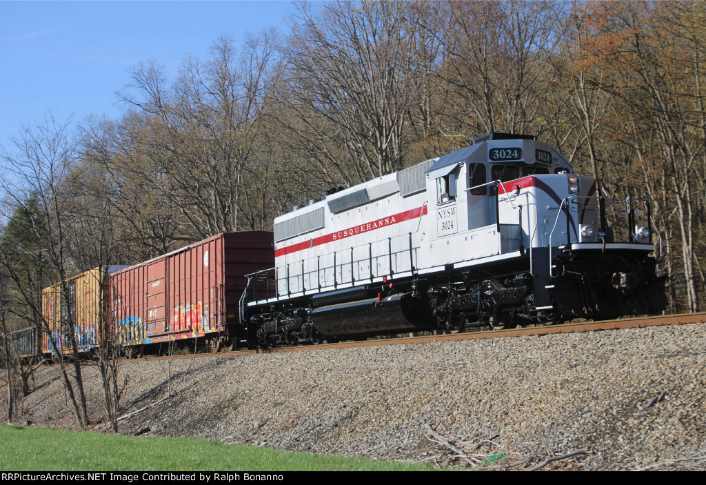 3024 shoving hard on the rear of SU-99 along side of NJ Route 23